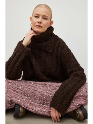 Вълнен пуловер Lovechild дамски в кафяво от топла материя с поло