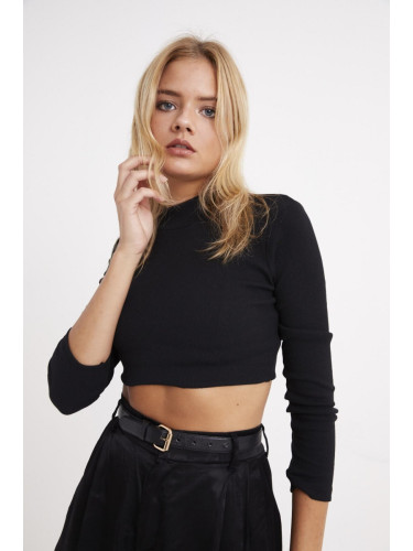 Cool & Sexy Women's Black Half Turtleneck Crop Blouse CG113