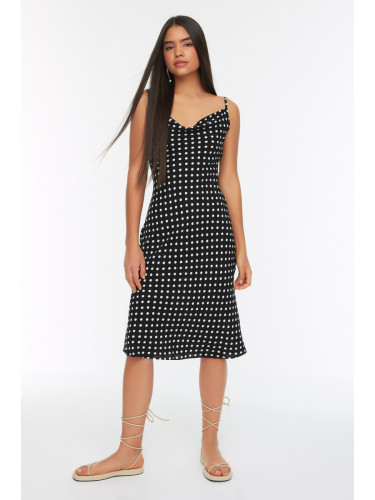 Дамска рокля. Trendyol