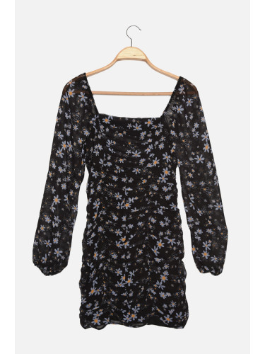 Trendyol черна рокля с нисък гръб