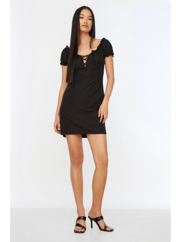 Trendyol Черно монтирани мини тъкани облицовани вратовръзка детайл тъкани рокля