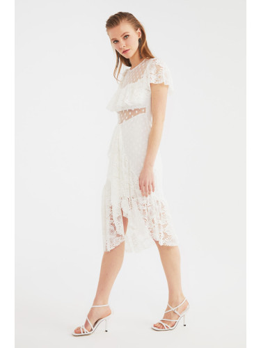 Рокля Trendyol - Екрю - Basic