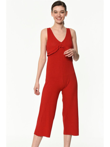 Червен дълъг гащеризон