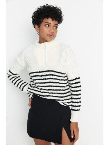 Дамски пуловер. Trendyol Ecru