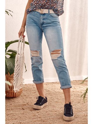 Jeans with holes on the knees