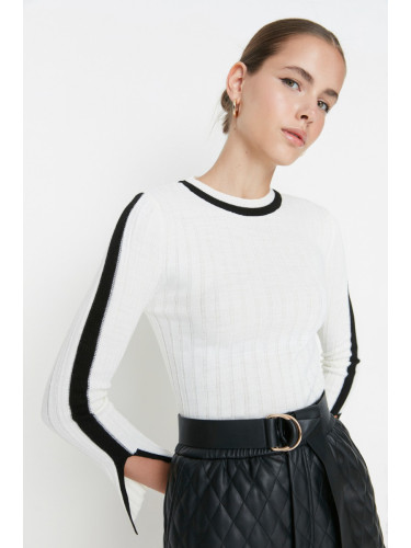 Дамски пуловер Trendyol Slit detailed