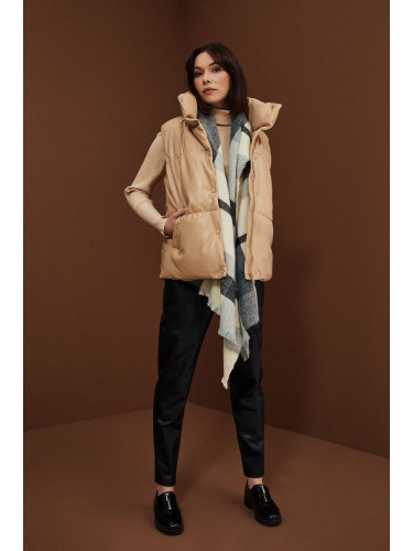 Ватирана жилетка с джобове