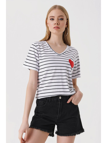 Bigdart 4304 Heart Detailed Striped T-Shirt - White