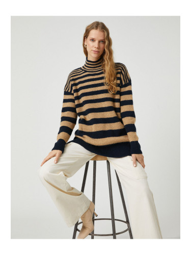 Оувърсайз пуловер с висока яка Koton