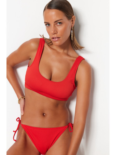 Trendyol Red Bralette текстурирани бикини отгоре