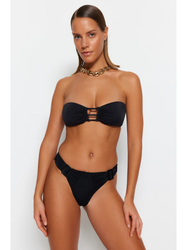 Модерен нормален крак бикини дъното с черни аксесоари