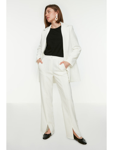 Trendyol Ecru висока талия цепка подробни тъкани панталони с джобове