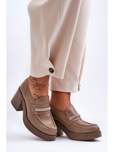 leather shoes on the post with dark beige gelanor decoration