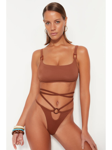 Бикини долнище с висок крак Trendyol с аксесоари за екрю