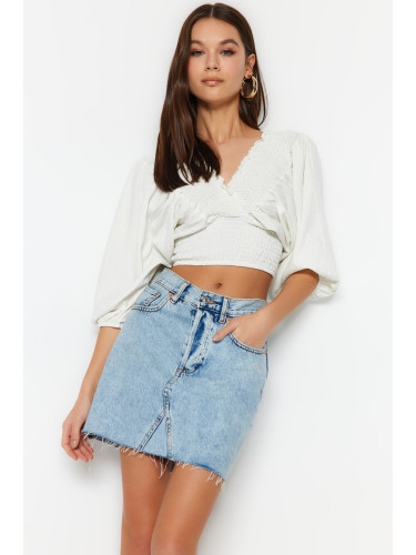 Trendyol Ecru Elastic Balloon Sleeve V-Neck Wrap/Textured Crop Knitted Blouse