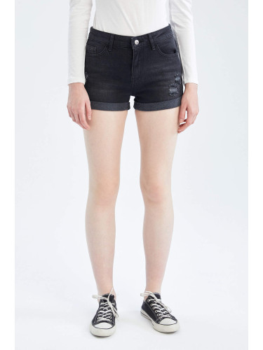 Дамски къси панталони. DEFACTO