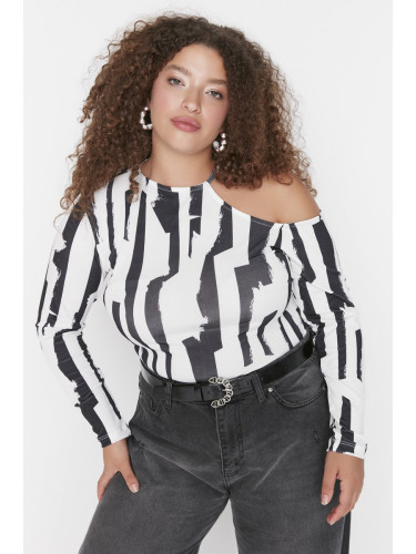 Trendyol Curve Black Fitted Cut-out Detailed Patterned Knitted Patterned Blouse