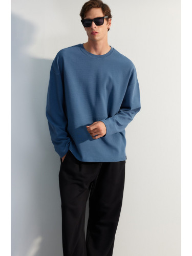 Trendyol Blue Oversize/Wide Cut Limited Edition 100% Cotton Sweatshirt with Textured Label