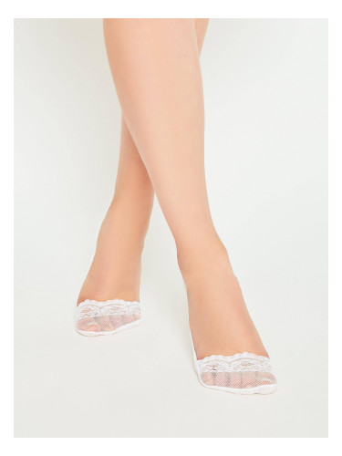 White socks Yups ax4143. R01