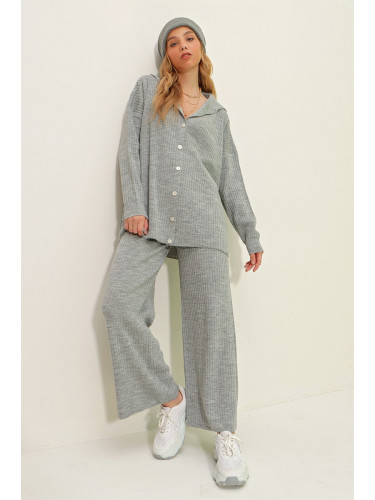 Trend Alaçatı Stili Women's Gray Buttoned, Self-textured Knitwear Suit