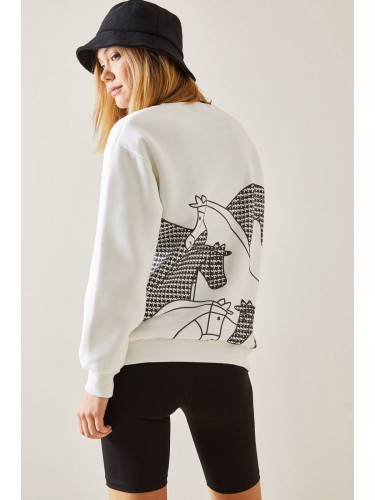 XHAN White With Embroidery on the Back, Crew Neck Sweatshirt