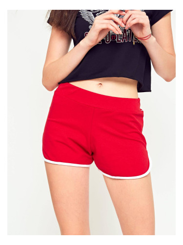 Sports shorts with contrasting trimming red