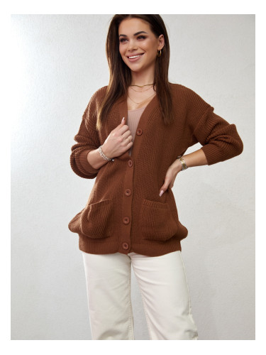 Loose women's sweater with brown buttons