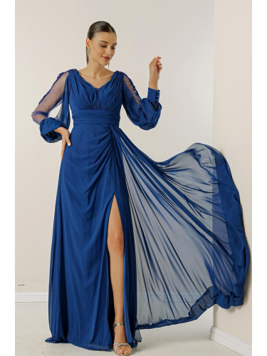 От Saygı V-образно деколте дълга вечерна рокля от шифон с драпиране и подплатени ръкави.