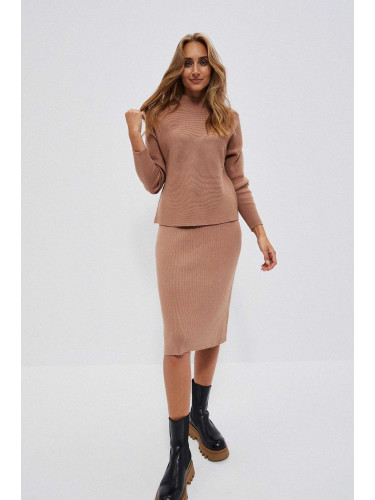 Бежова плетена пола