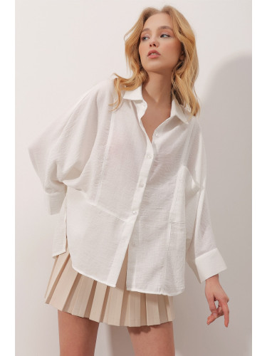 Trend Alaçatı Stili Women's White Single Pocket, Stitching Detail Bat Sleeve Oversized Linen Shirt
