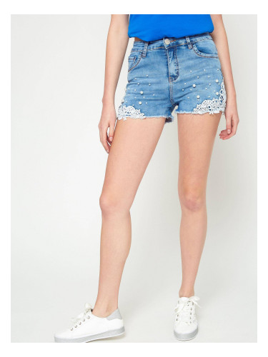 Shorts decorated with lace and blue pearls