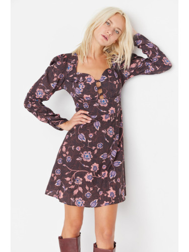 Trendyol многоцветен Decollete подробни тъкани рокля