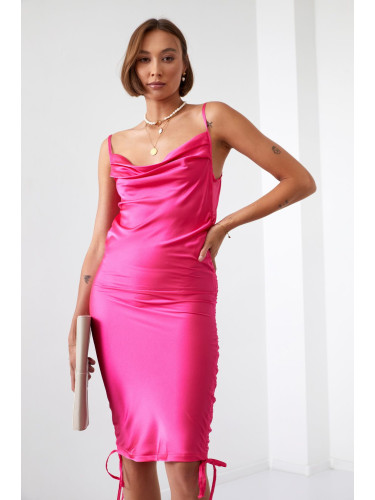 Fitted pink dress with ruffles