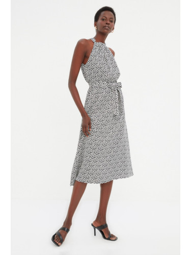 Рокля с черен колан Trendyol