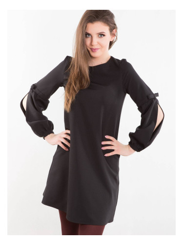 Dress decorated with slits on the sleeves black