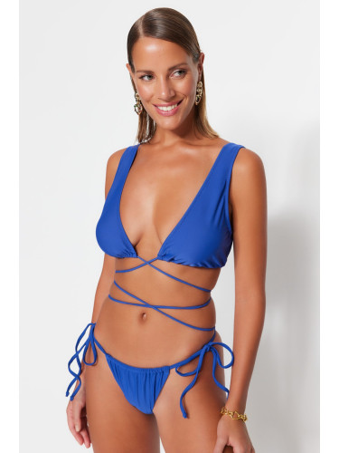 Модерен тъмносин триъгълник вратовръзка бикини отгоре