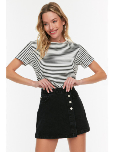 Дамски къси панталони. Trendyol