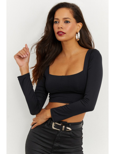 Cool & Sexy Women's Black Square Neck Crop Blouse CG263