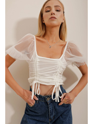 Trend Alaçatı Stili Women's White Square Collar Sandy Crop Blouse with Tulle Sleeves and Pleats