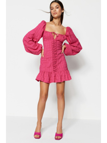 Модерна елегантна вечерна рокля с фуксия вратовръзка детайл