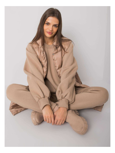 Dark beige three-piece set with Minneola vest