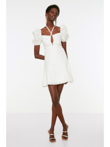 Дамска рокля Trendyol Ecru