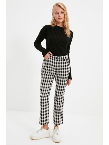 Дамски панталони Trendyol Plaid