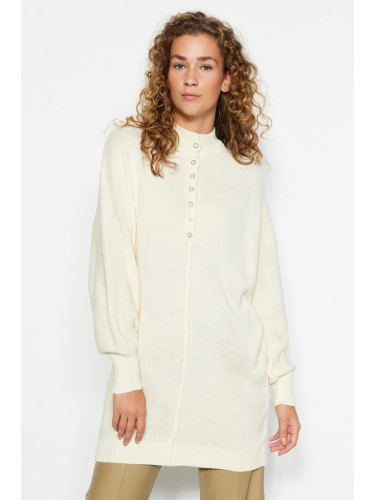 Плетаев пуловер Trendyol Ecru с перлени копчета