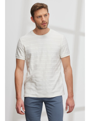 ALTINYILDIZ CLASSICS Men's White Slim Fit Slim Fit Crew Neck Cotton Jacquard T-Shirt.