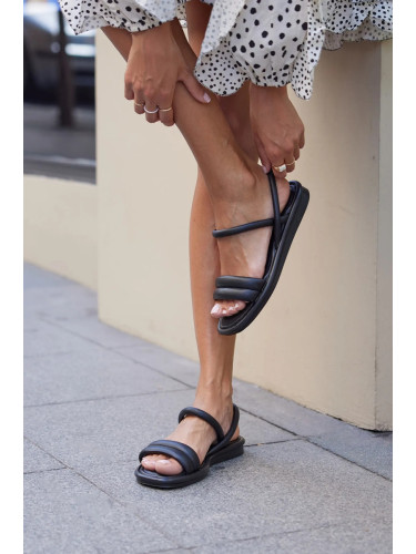 Madamra Women's Black Double-strap Puffy Sandals
