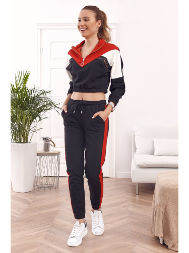 Comfortable sweatshirt with stand-up collar and red and black trousers