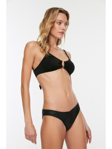 Trendyol черен V-Cut лъскав плат бикини дъна