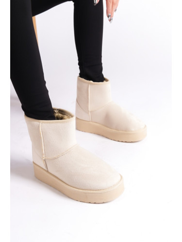 Capone Outfitters Thick Sole, Round Toe, Fur Medium Size Women's Boots