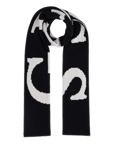 Детски шал в черно с логото на Guess